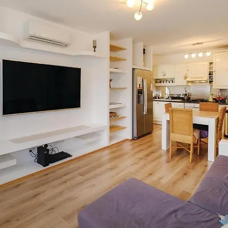Nice In Ajaccio W/ Wifi And 3 Bedrooms Appartamento