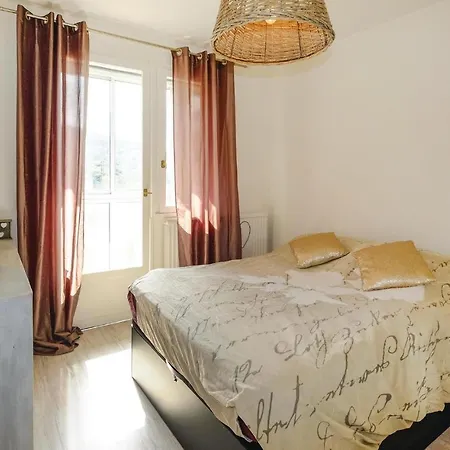 Nice In Ajaccio W/ Wifi And 3 Bedrooms Appartamento